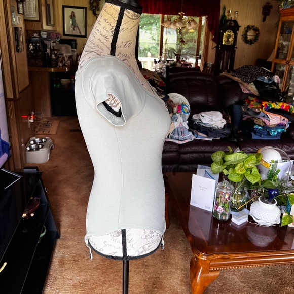 Woman’s gaze light green bodysuit - Picture 9 of 16